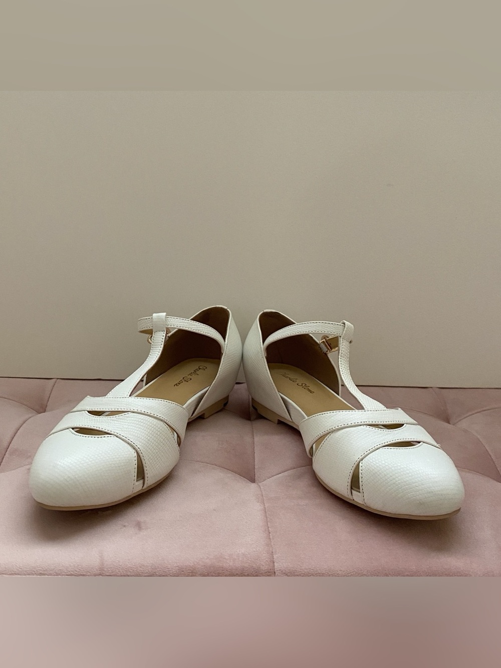 Vintage White Flat Charlie Stone shoes (Size:38)